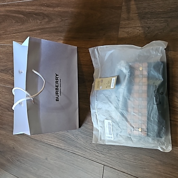 BURBERRY LEATHER CLUTCH BAG - COLOR BLACK - Picture 8 of 17